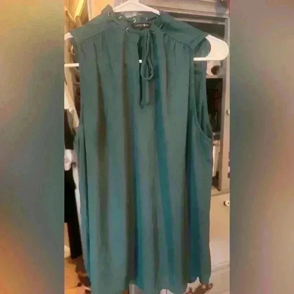 papermoon sleeveless keyhole green blouse